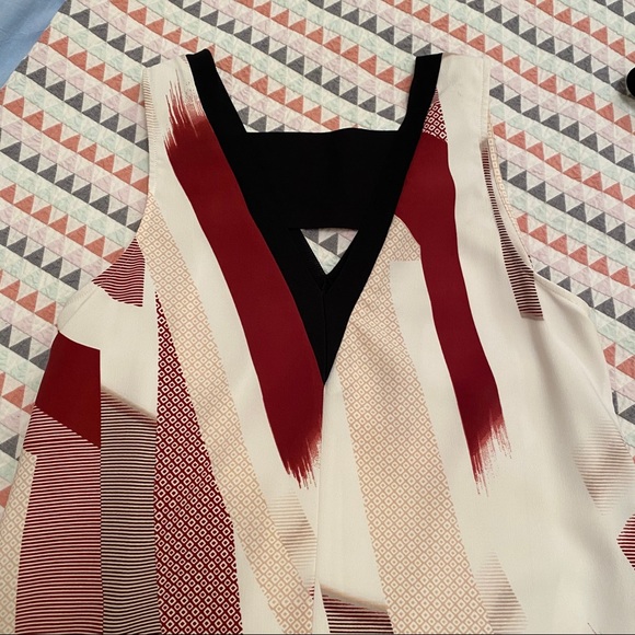 Red and white sleeveless shift dress - Picture 2 of 7